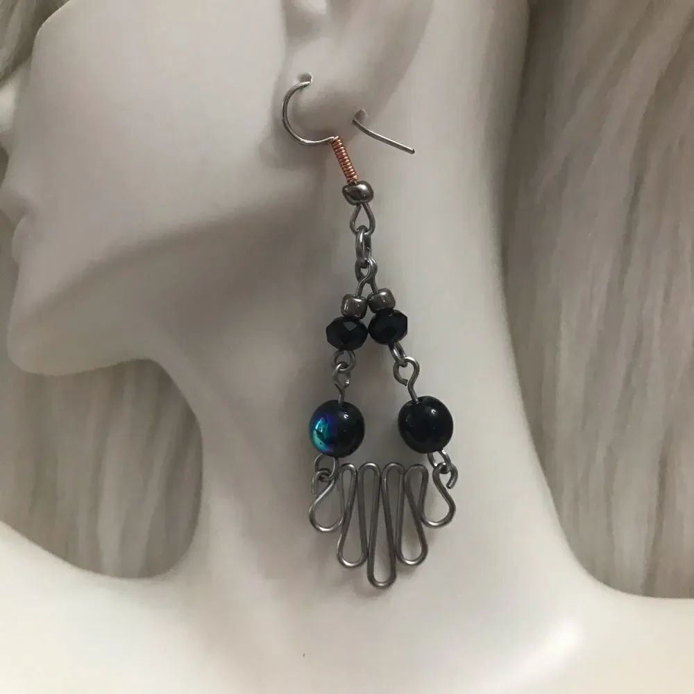 Wire beaded earrings  - Picture 2 of 2